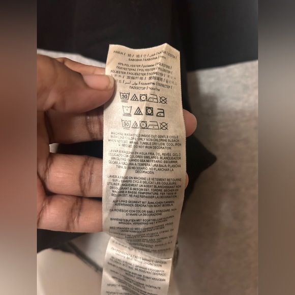 *SALE*Guess Crop Long Sleeve Sweat Shirt - Picture 9 of 9